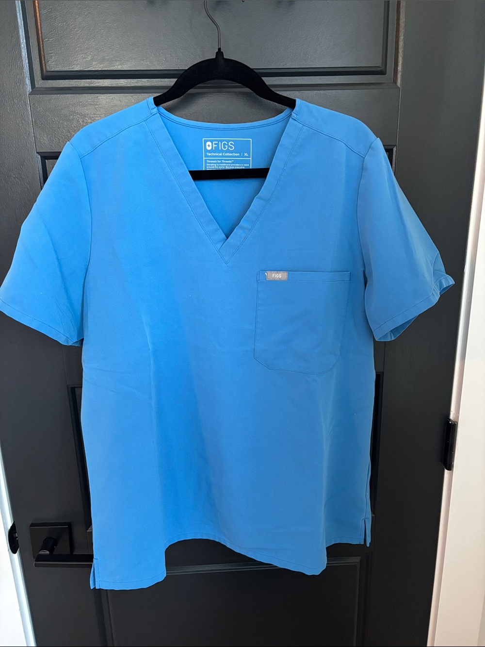 Figs Women’s one pocket V-Neck Short Sleeve Top — Bright Blue
